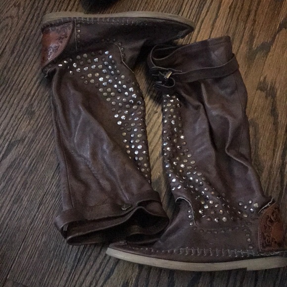 L R boots - Picture 3 of 3